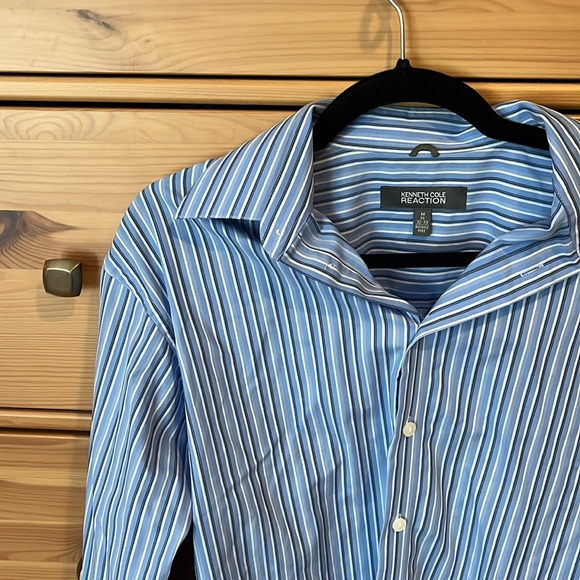 Kenneth Cole Reaction gently preloved wrinkle free shirt - blue with stripes - Picture 2 of 6